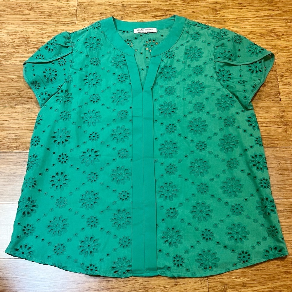 Kate Kasin Green Eyelet Lace Blouse | Short Petal Sleeves | NWOT | Size Large - Picture 10 of 16